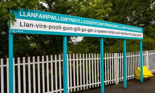 Llanfairpwllgwyngyllgogerychwyrndrobwllantysiliogogogoch railway station